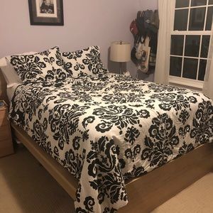 Full/Queen reversible comforter